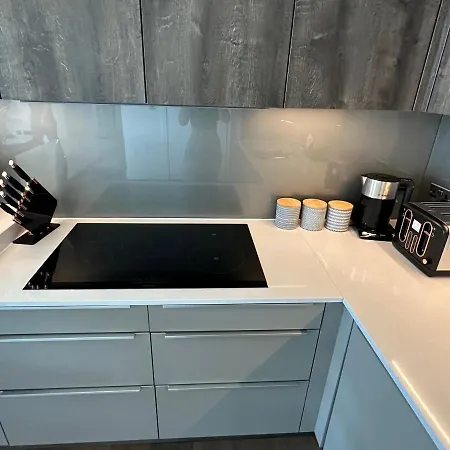 3 Bedroom Penthouse With Private Terrace, Battersea, Nine Elms *