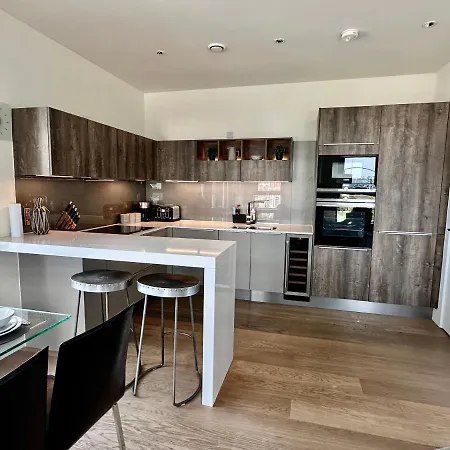 Apartment 3 Bedroom Penthouse With Private Terrace, Battersea, Nine Elms