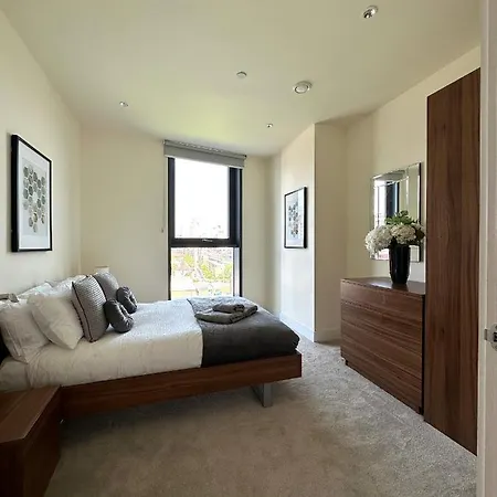 3 Bedroom Penthouse With Private Terrace, Battersea, Nine Elms * London