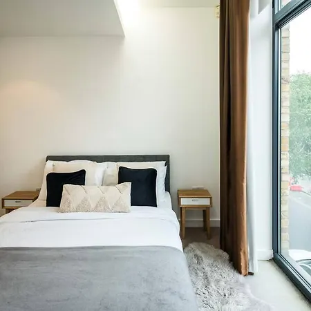 Chic And Spacious Flat Near Bond Street Apartment