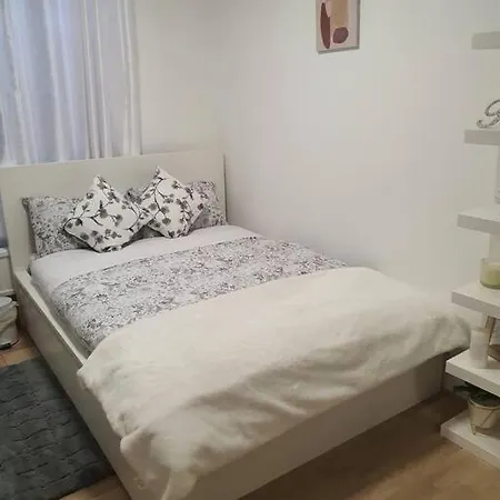 Apartment 2 Bedroom Flat In Vauxhall, London
