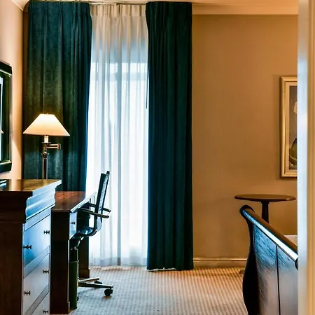 Sheraton Skyline London Heathrow Hotel 4*