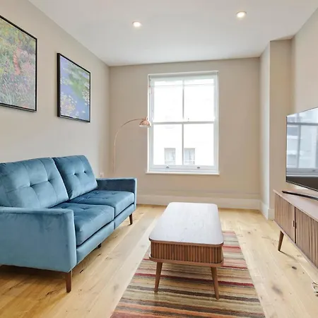Apartment Immaculate New In Chelsea By Underthedoormat *