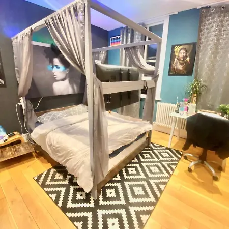 Holiday home 3bed 2bath Poplar Townhouse