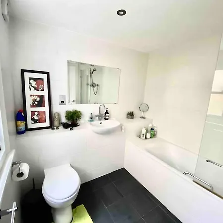 Holiday home 3bed 2bath Poplar Townhouse