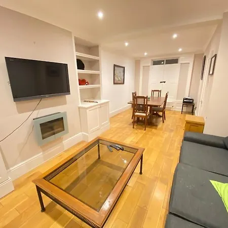 3bed 2bath Poplar Townhouse Holiday home London