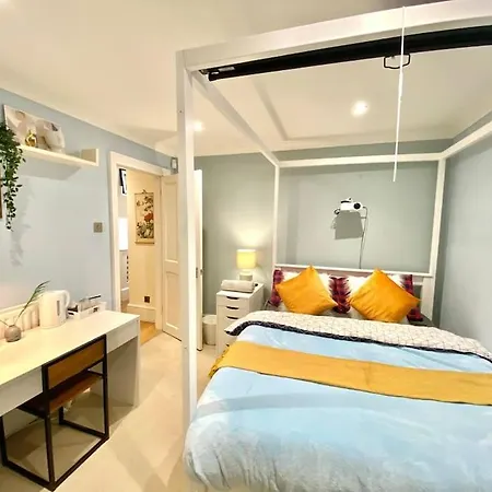 3bed 2bath Poplar Townhouse Holiday home *