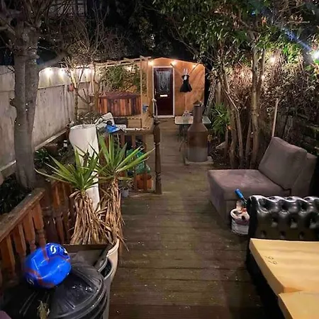 3bed 2bath Poplar Townhouse London