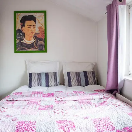 Apartment Plush For Four In Brixton