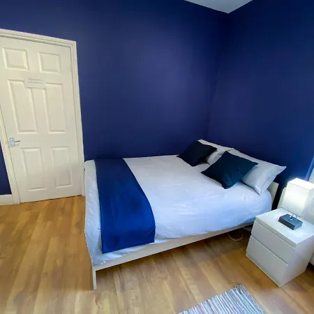 4 Bedroom House Parking & Garden Near Central Londres