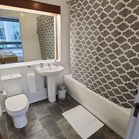 בית אירוח Floor In Baker St