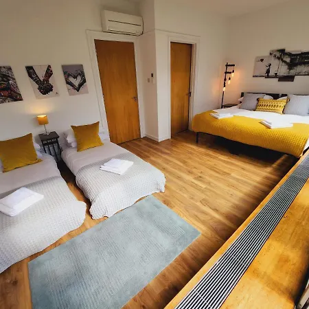 Floor In Baker St Homestay *