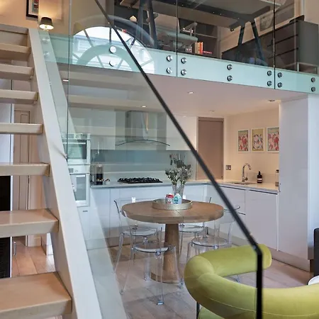 Holiday home The Artists Hideaway-2 Bed Mezzanine In Paddington London