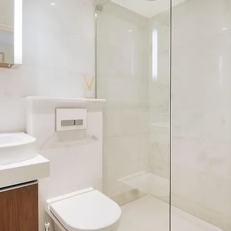 The Artists Hideaway-2 Bed Mezzanine In Paddington London