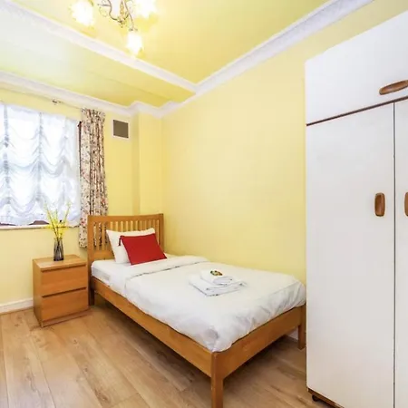 Remarkable 3-bedroom In * London