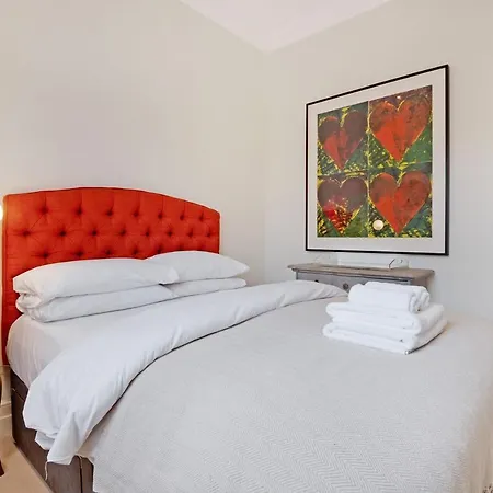 The Artists Hideaway-2 Bed Mezzanine In Paddington London