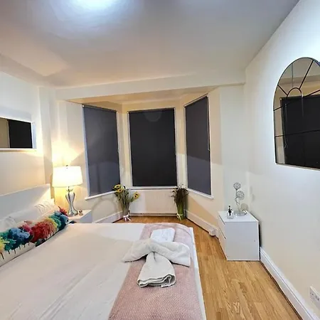 Comfy 2 Bedroom Flat Edgware Road Londres