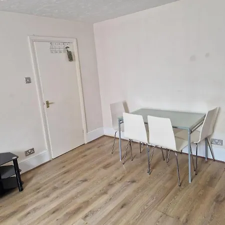 Apartment A Discreet Flat For The Family. London