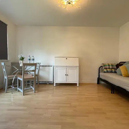 Surrey Docks Se16 Near Canada Water N Easy Access Canary Wharf * London
