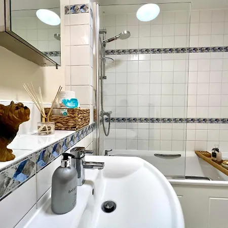 Apartment Best Deal - 1bed In Canary Wharf With Parking London