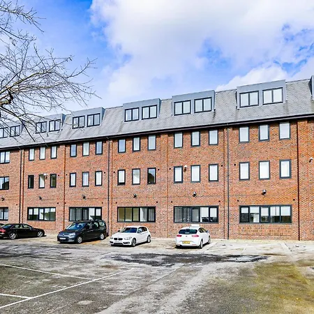 Apartment Hybrid Resi - Cheam, Sutton Near Wimbledon With Onsite Car Parking Cheam