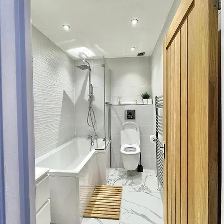 Apartment Stunning 2 Bed 2 Bath Luxury Apartment!