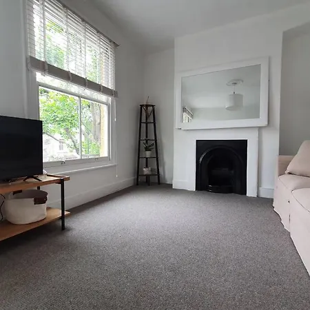 Apartment Beautiful Flat In Bow *