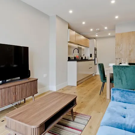 Immaculate New In Chelsea By Underthedoormat London