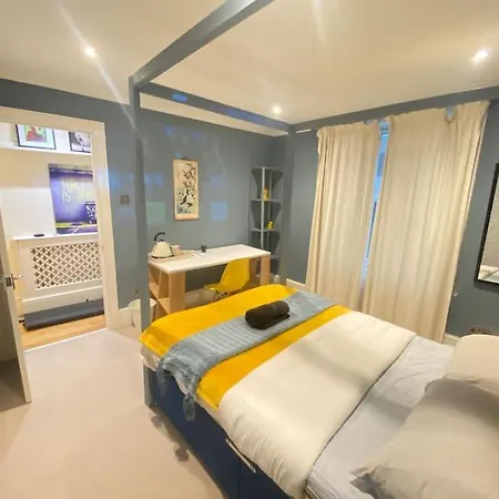 3bed 2bath Poplar Townhouse London