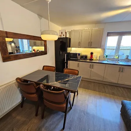 Entire 2 Bed Jasmine Fully Serviced * Beckenham