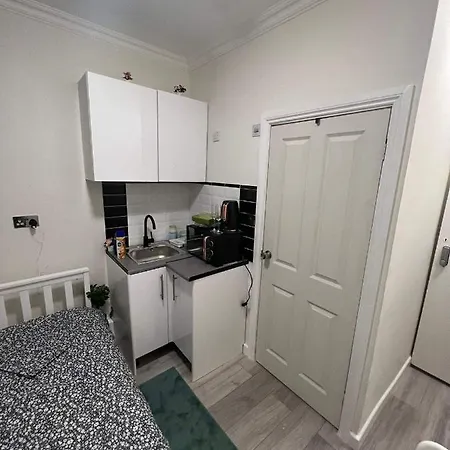 Guest&rest 4 * London