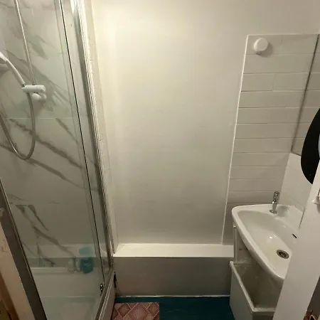 2 Mins To Euston Station, Triple Bedroom With Private Bathroom C Bed and breakfast Londres