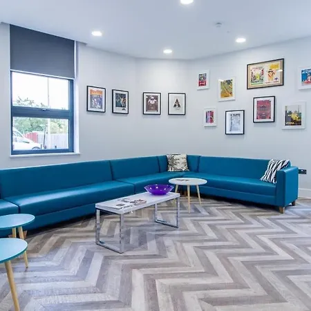 Stunning Modern At Seven Sisters Located In * London
