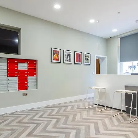 Stunning Modern At Seven Sisters Located In Apartment London