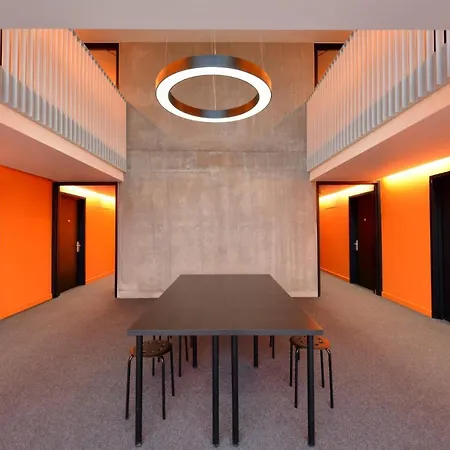 For Students Only Spacious At Flinders House Located In Apartment *