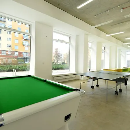 For Students Only Spacious At Flinders House Located In *