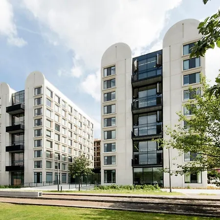 For Students Only Spacious At Flinders House Located In Apartment London