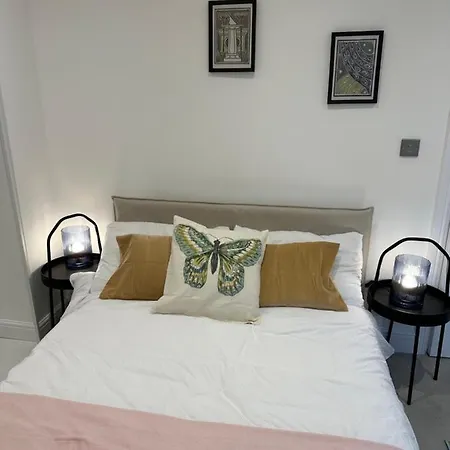 Brilliant Private Bedroom & En-suite In New Flat -1a August House Apartment London