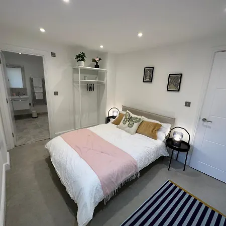 Brilliant Private Bedroom & En-suite In New Flat -1a August House Apartment London