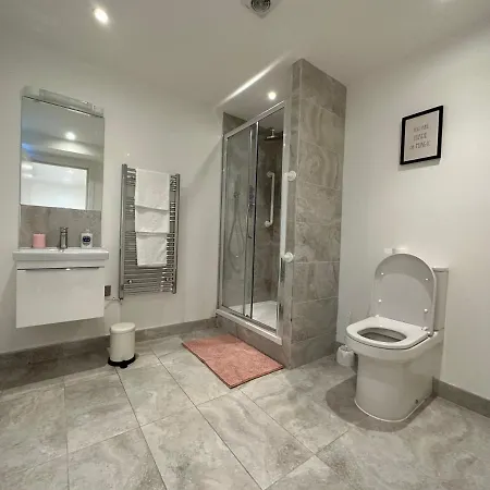 Apartment Brilliant Private Bedroom & En-suite In New Flat -1a August House