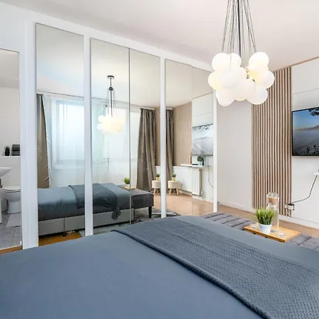 Charming Gem Ii 2bd 2ba Retreat * London