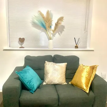 Apartment Flat In London- Modern 2 Bedroom Near Wembley