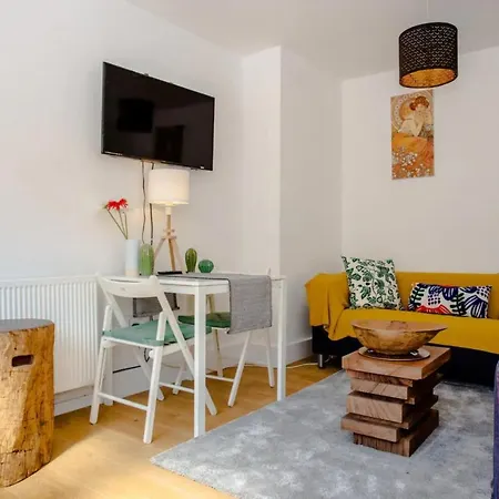 Stylish 4bd House With Private Garden - Stratford *