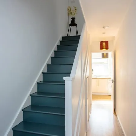 Stylish 4bd House With Private Garden - Stratford *