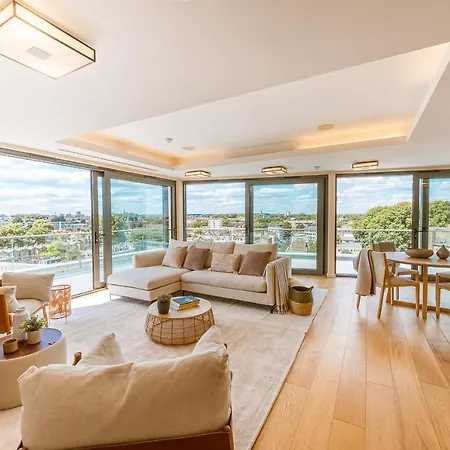 Apartment Penthouse. Roof Terrace. Shoreditch. Ac London