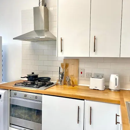 Archway Station Big Bedroom Flat * London