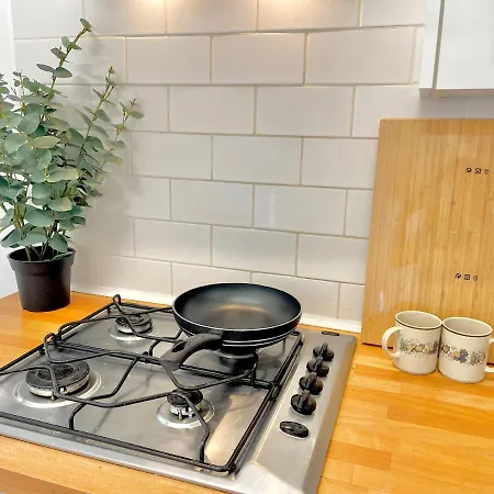 Archway Station Big Bedroom Flat London