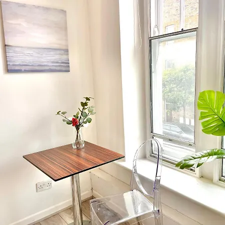 Archway Station Big Bedroom Flat * London