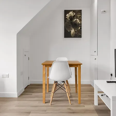 Apartment Modern In South West Wandsworth