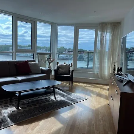 Apartment River View London
